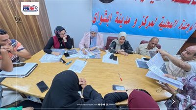 رئيس مركز ابشواى: يستعرض اللوحات لتحديث المخططات الاستراتيجية لـ  16 قرية