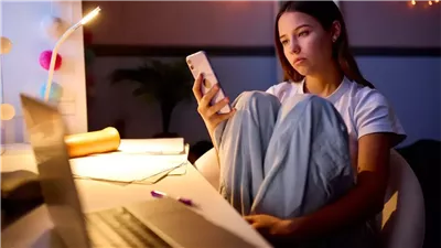 المراهقات يتجهّن لمواقع التواصل بحثًا عن نصائح صحية  