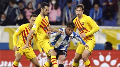 إسبانيول يطارد الكرامة وبرشلونة يبحث عن الهيمنة في ديربي كتالونيا