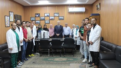 نظرا لمجهوداتهم.. تكريم اطباء وأطقم تمريض وإداريين بمستشفى بنى سويف الجامعى