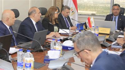  وزير التموين يعقد اجتماعًا مع قيادات شركة مخابز القاهرة الكبرى