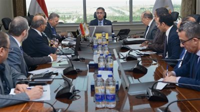 وزير التموين يبحث مع قيادات 