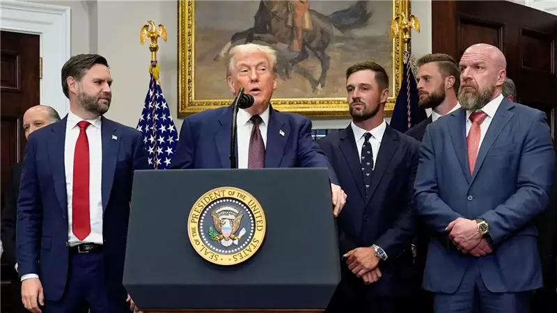 الرئيس الأمريكي دونالد