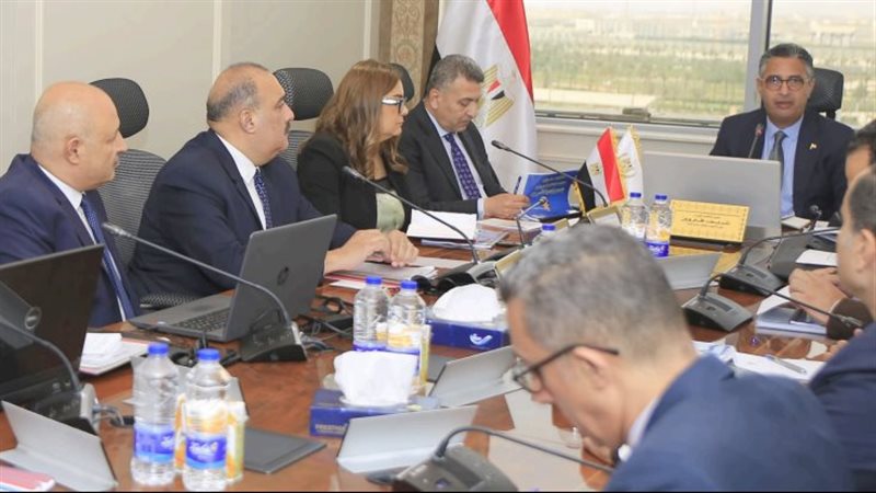 وزير التموين يجتمع