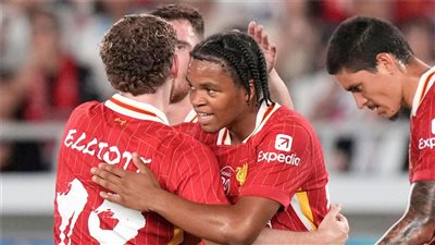 أرني سلوت يشيد بجوهرة ليفربول : المستقبل كله لريو نجوموها