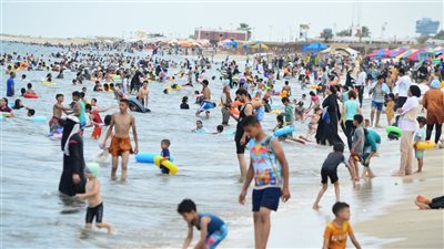 الراية سوداء وانتشار فرق الإنقاذ بطول شاطىء بورفؤاد لتأمين المصطافين