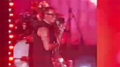 ثالث حفلات العلمين.. عمرو دياب يفتتح الليلة بأغنية 