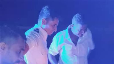 لفتة إنسانية.. ضابط شرطة بالبدرشين ينقذ مواطنا تعطلت سيارته على الطريق الأوسطي