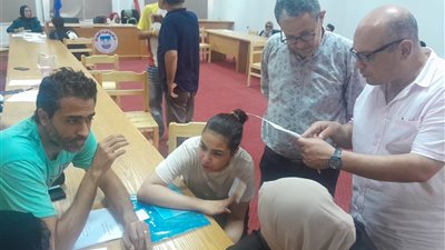 مكتب تنسيق جامعة قناة السويس يواصل استقباله للطلاب لتسجيل رغباتهم