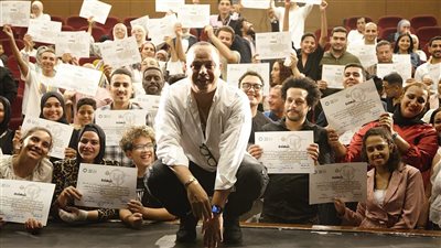 بحضور تامر عبدالمنعم.. تسليم شهادات تخرج مشروع 