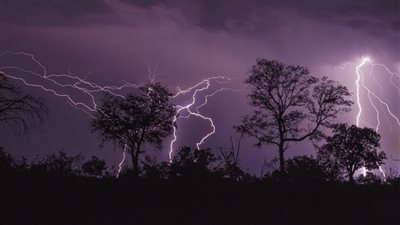 «ميجا فلاش».. صاعقة برق مذهلة تذهل العلماء والعالم وتثير القلق