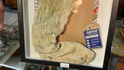 شراب متسخ لمايكل جاكسون يُباع بـ8800 دولار في مزاد فرنسي نادر