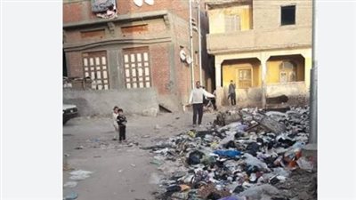 أكوام القمامة تُغرق قرية طبل بدمياط.. والأهالي يطالبون بالتدخل العاجل