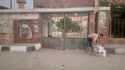 أسيوط: استمرار أعمال دهان البلدورات بمدخل وشوارع صدفا ضمن خطة تحسين المظهر