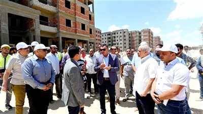 وزير الإسكان يتفقد وحدات المبادرة الرئاسية «سكن لكل المصريين»