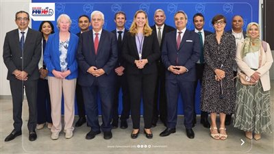 جامعة الفيوم تتسلم إهداء من «المركز الأوروبي للأبحاث النووية (سيرن)»