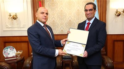 محافظ كفرالشيخ يكرم رواد الاستثمار والتنمية الصناعية تقديرًا لجهودهم المتميزة