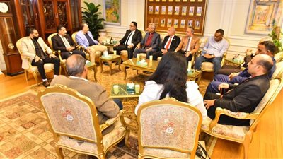 محافظ أسيوط يستقبل وفد كلية لاهوت مجمع المثال الإنجيلية ويشيد بدورها المجتمعي