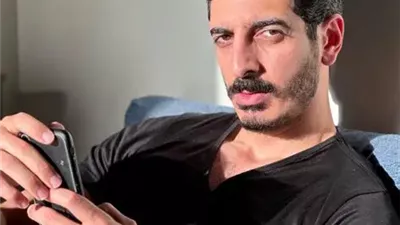 سلاح ناري وحشيش.. النيابه تواجه شاكر ومدير أعماله بالأحراز والمضبوطات