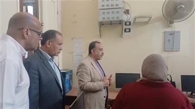 «بتاخدوا مرتبات على الفاضى».. غضب بين المعلمين بسبب محافظ أسيوط 