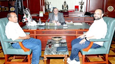 محافظ بني سويف يناقش الموقف التنفيذي للمشروعات مع مسؤولى المقاولون العرب 