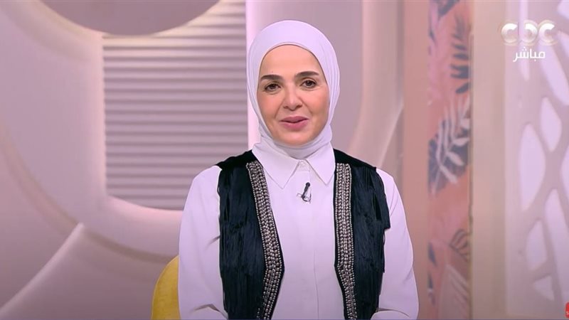 الإعلامية منى عبد