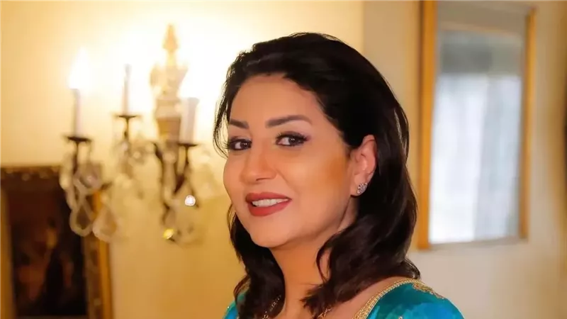 الفنانة وفاء عامر