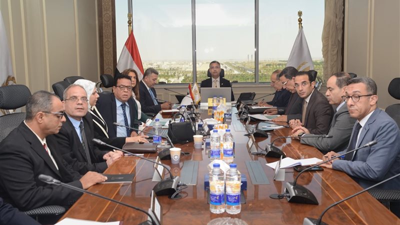  الدكتور شريف فاروق،