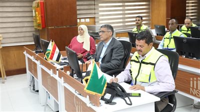 محافظ الجيزة يتابع استعدادات الانتخابات من مركز السيطرة للطوارئ