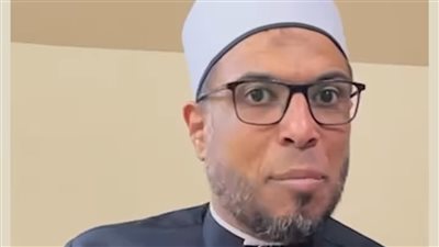 الداعية محمد أبو بكر: «ما زلت كما أنا.. ولا صحة للشائعات»
