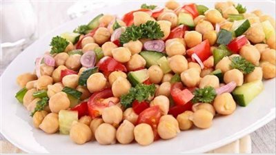 سلطة الخضار مع الحمص للرجيم... وصفة صحية مثالية لفقدان الوزن 