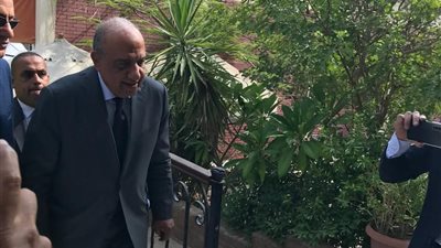 وزير الكهرباء يديلى بصوته بانتخابات مجلس الشيوخ بمدينة نصر