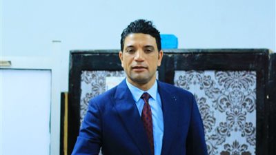 نائب محافظ سوهاج يدلي بصوته في انتخابات مجلس الشيوخ بمدرسة صلاح سالم | صور