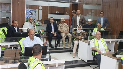 محافظ القليوبية يتابع سير العملية الانتخابية من غرفة الشبكة الوطنية