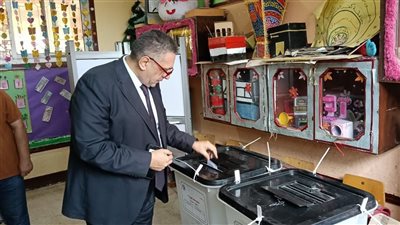 وكيل وزارة الصحة بكفر الشيخ يدلي بصوته في انتخابات مجلس الشيوخ 