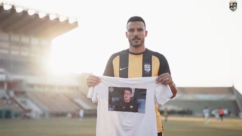 شكري نجيب