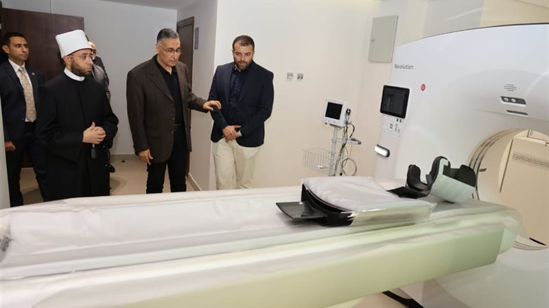 وزير الأوقاف بمستشفى