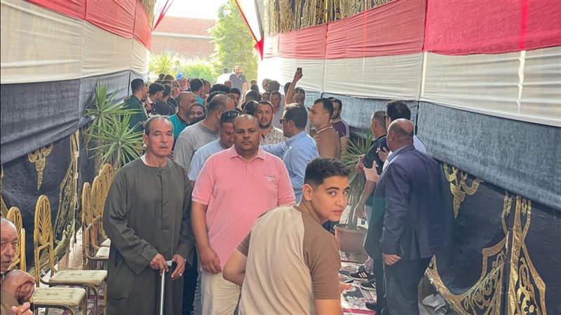 توافد المواطنين على