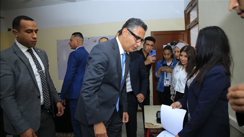 وزير التموين أثناء