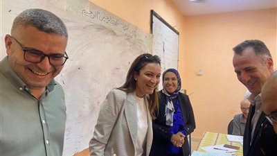 نائب محافظ الجيزة تتابع من الميدان.. إقبال لافت على لجان الشيوخ بالمدارس