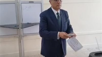 المهندس عادل النجار محافظ الجيزة يدلي بصوته بانتخابات مجلس الشيوخ