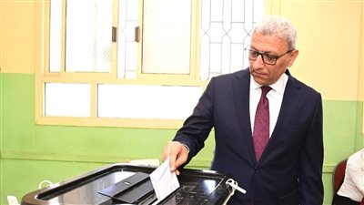 وكيل أول مجلس النواب يدلي بصوته في انتخابات مجلس الشيوخ