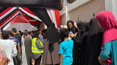 حشد جماهيري أمام مدرسة الشهيد اللواء مصطفى الخطيب بالفردوس