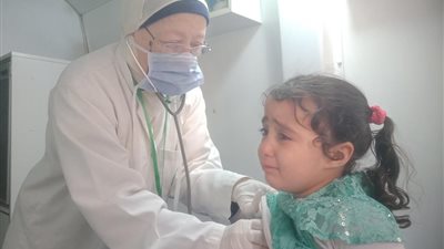 فحص وتوفير العلاج لــ 1330 حالة وتقديم 3745 خدمة طبية بقرية باها  ببنى سويف