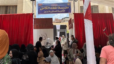 محافظ الدقهلية يتفقد سير العملية الانتخابية من داخل لجنة مدرسة الملك الكامل