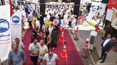 إقبال لافت من أهالي الغردقة على صناديق الشيوخ بلجنة محمد الطيب