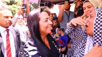 وزيرة التضامن تدلي بصوتها في انتخابات مجلس الشيوخ بلجنة مدرسة بدر بالدقي