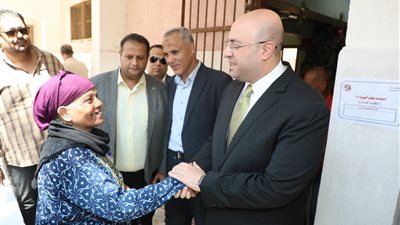 محافظ بني سويف يتابع انتظام أعمال التصويت خلال تفقده عددا من اللجان الشيوخ