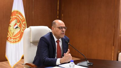 وزير العمل يترأس 