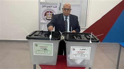 ناجى الشهابي رئيس حزب الجيل يدلي بصوته في انتخابات مجلس الشيوخ 